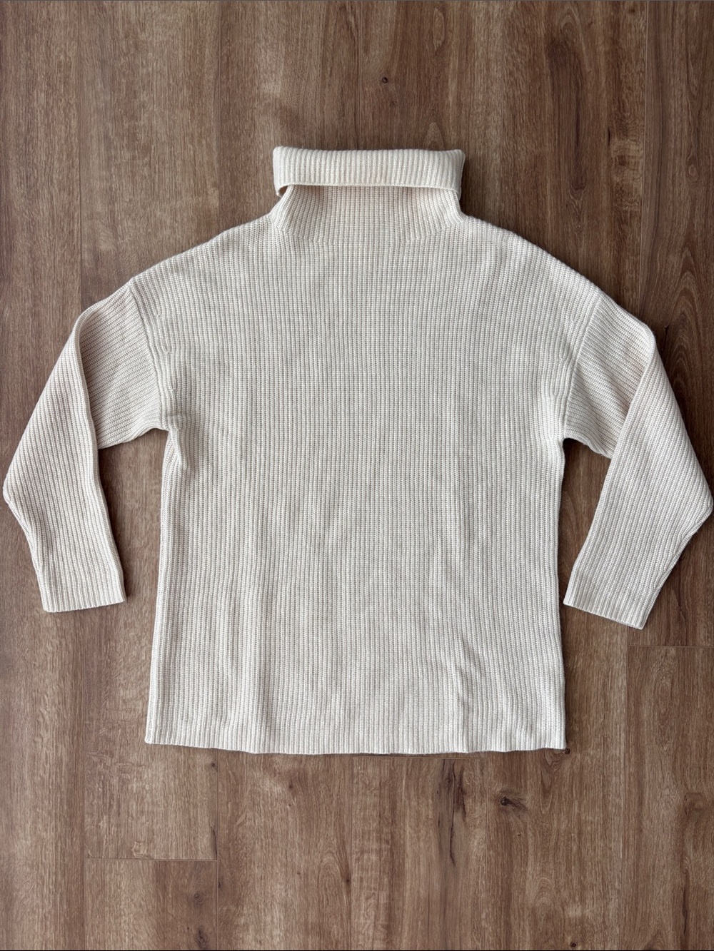 100% cashmere Cozy Cream Ribbed long Turtleneck Sweater by H&M size small fits M